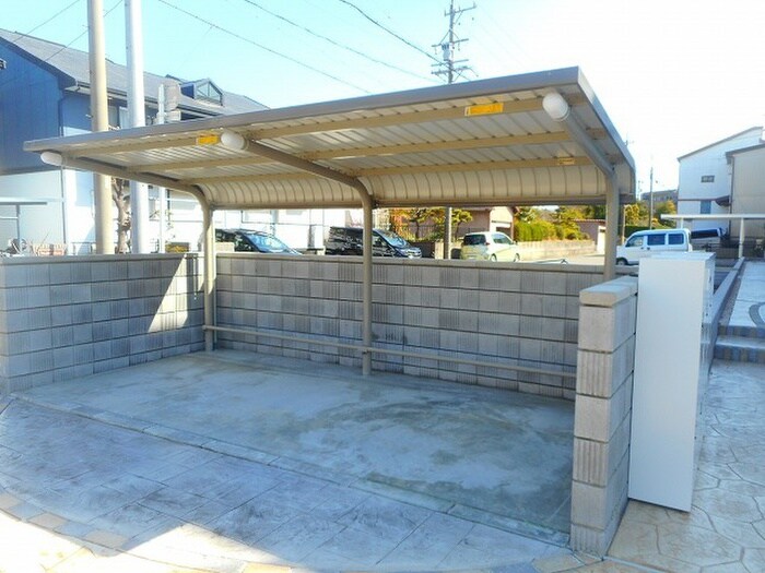 物件外観写真2　(駐輪場)