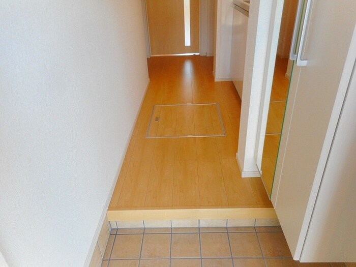 物件内観写真8　(玄関)