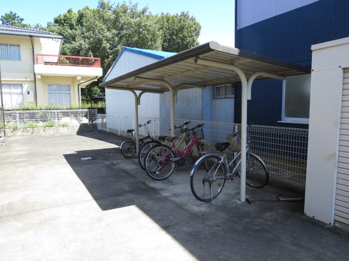 物件外観写真3　(駐輪場)
