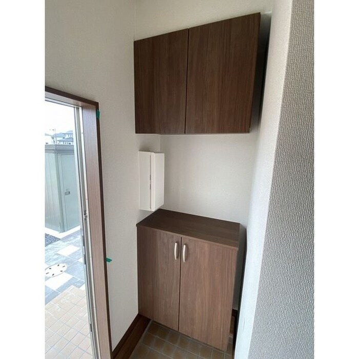 物件内観写真11　(玄関)