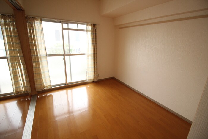 物件内観写真4　(居室)