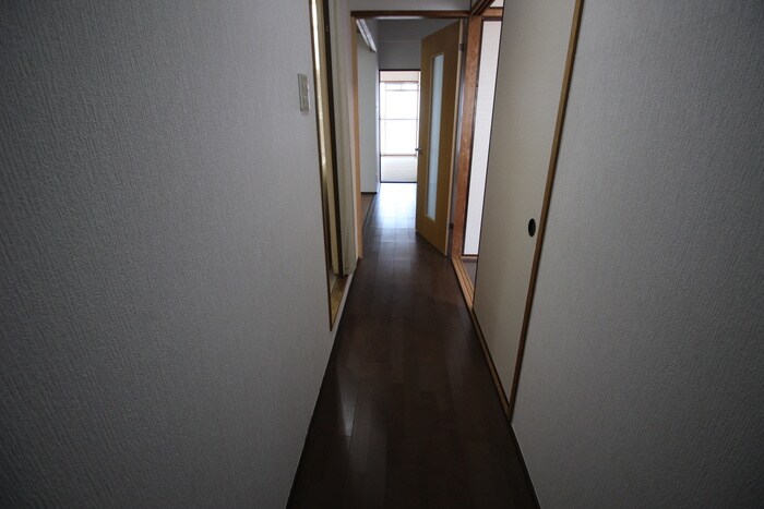 物件内観写真9　(廊下)