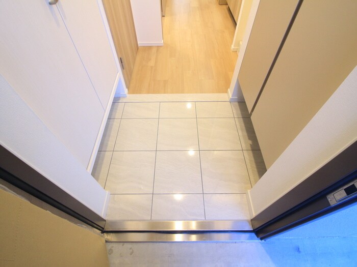 物件内観写真14　(玄関)