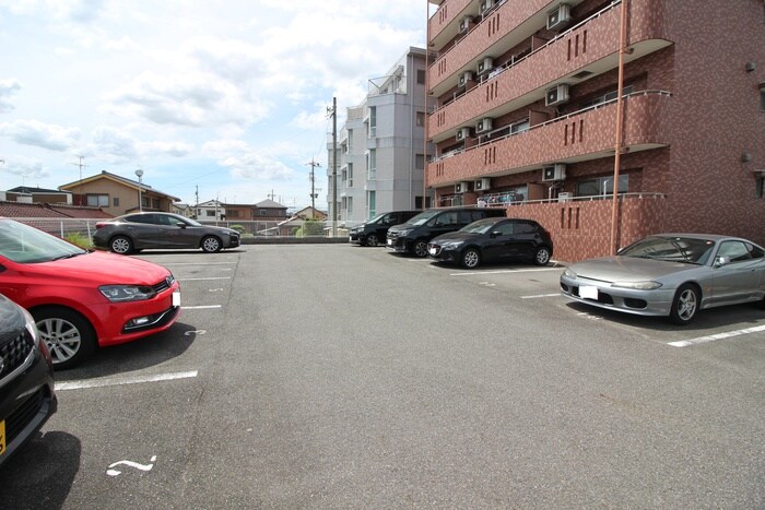 物件外観写真4　(駐車場)
