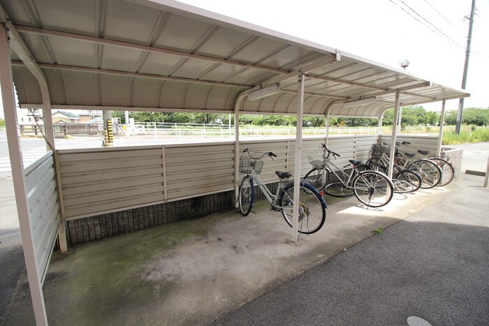 物件外観写真5　(駐輪場)