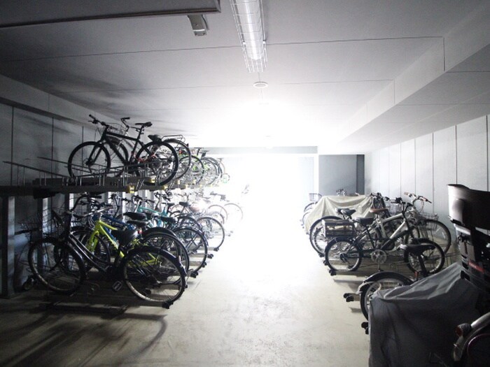 物件外観写真4　(駐輪場)