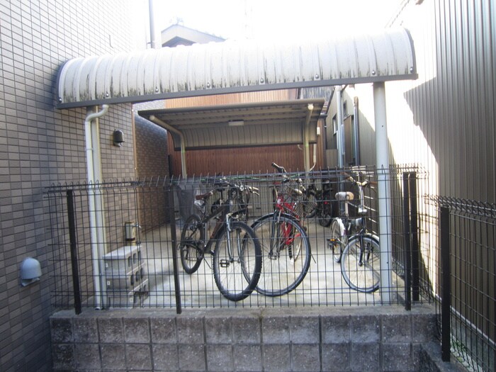 物件外観写真4　(駐輪場)