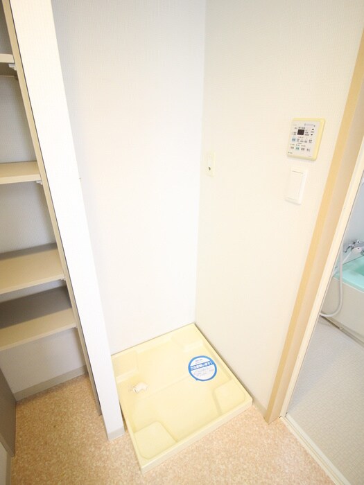 物件内観写真15　(洗濯機置場)