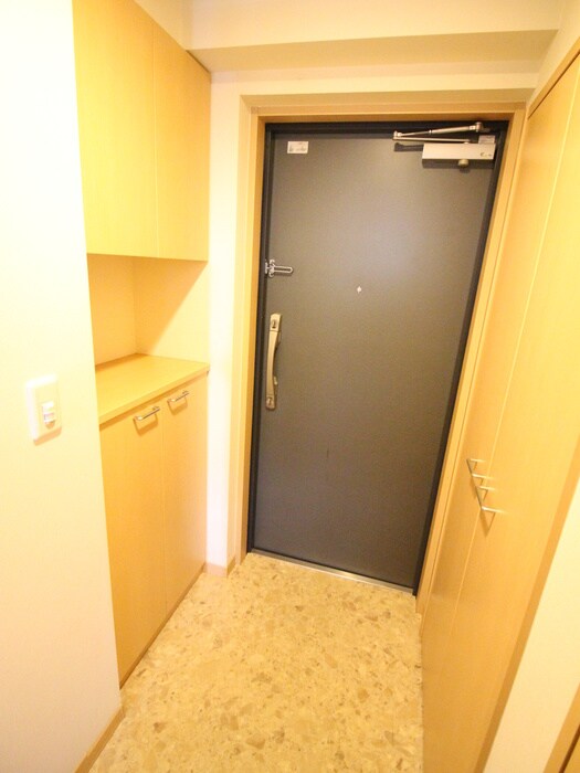物件内観写真16　(玄関)