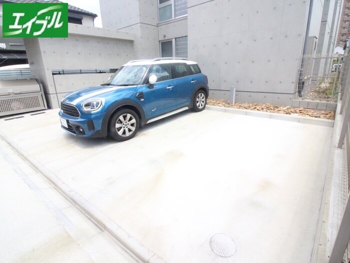物件外観写真4　(駐車場)