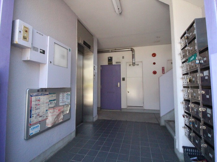 物件外観写真4　(エントランス部分)