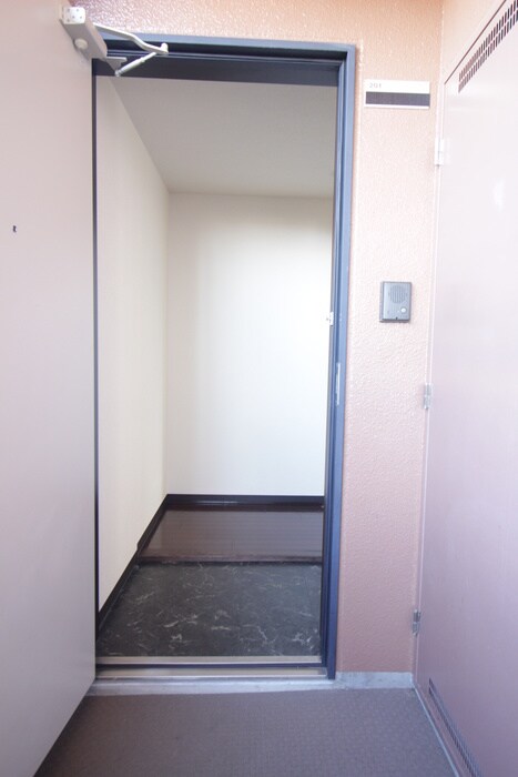 物件内観写真7　(玄関)