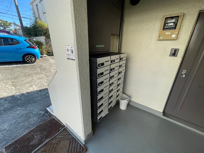 物件外観写真3　(エントランス部分)