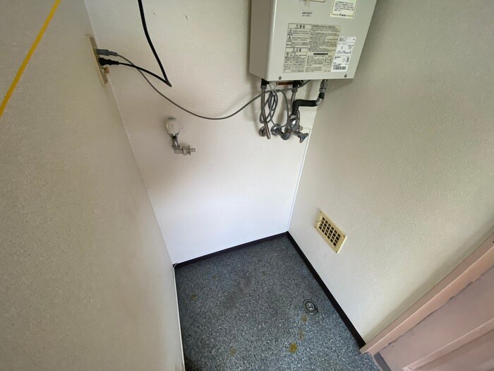 物件内観写真12　(洗濯機置場)