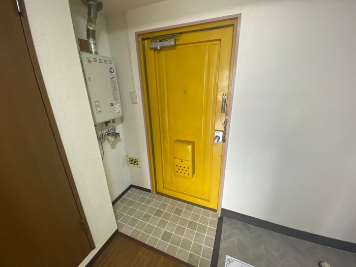 物件内観写真16　(玄関)