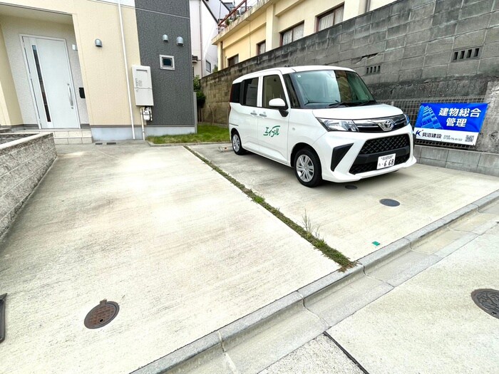 物件外観写真3　(駐車場)