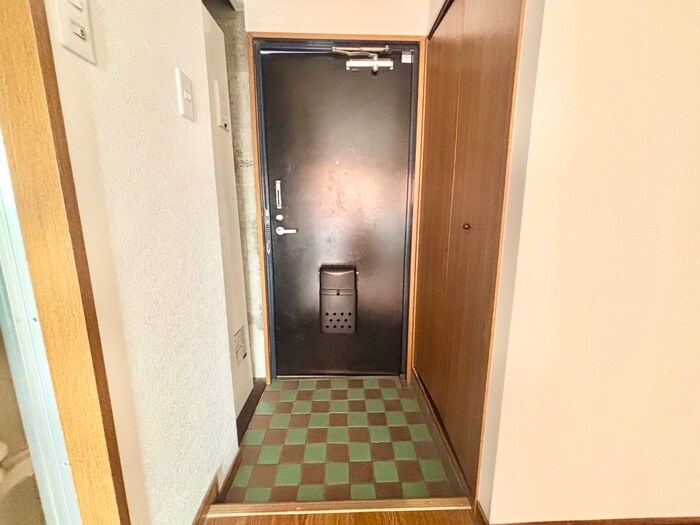 物件内観写真16　(玄関)