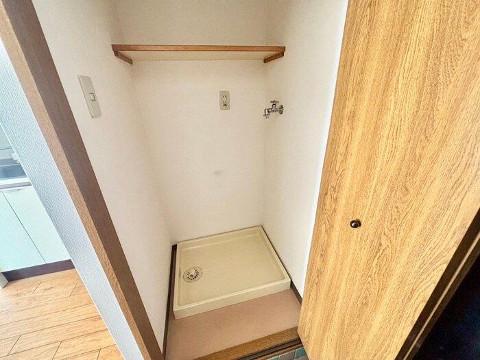 物件内観写真16　(洗濯機置場)