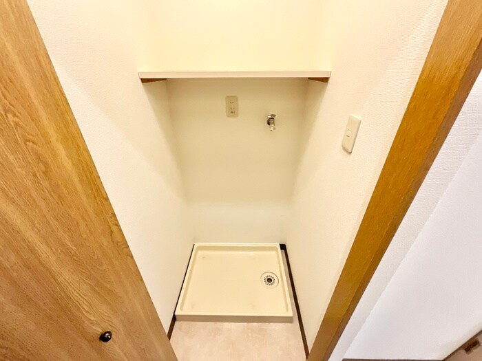 物件内観写真16　(洗濯機置場)