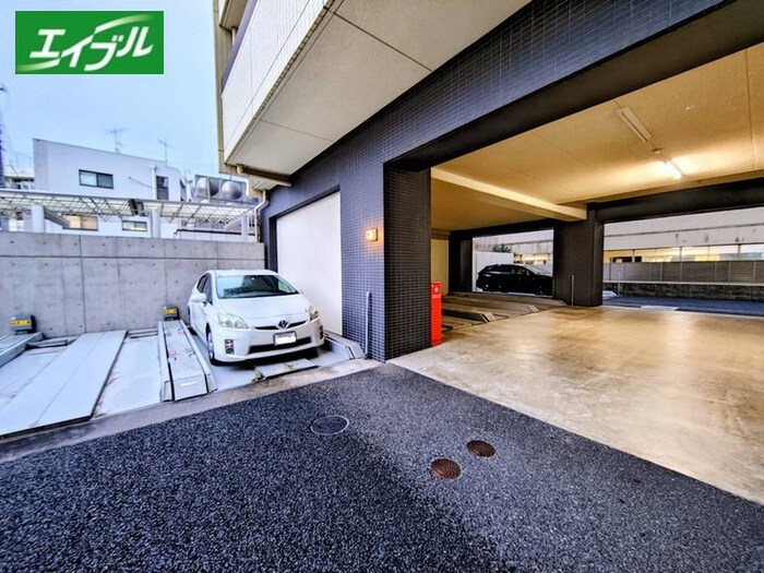 物件外観写真3　(駐車場)