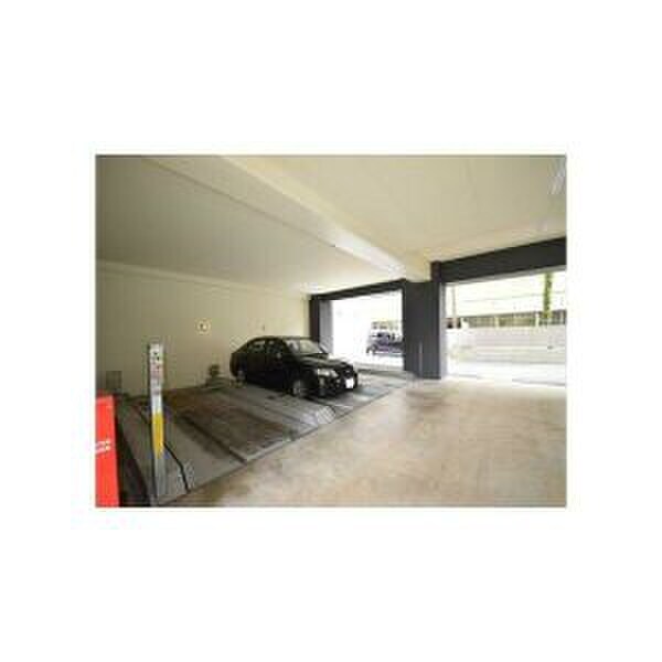 物件外観写真4　(駐車場)