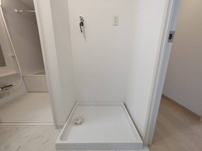 物件内観写真16　(洗濯機置場)