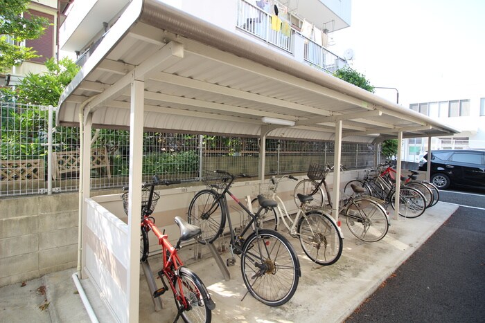 物件外観写真4　(駐輪場)