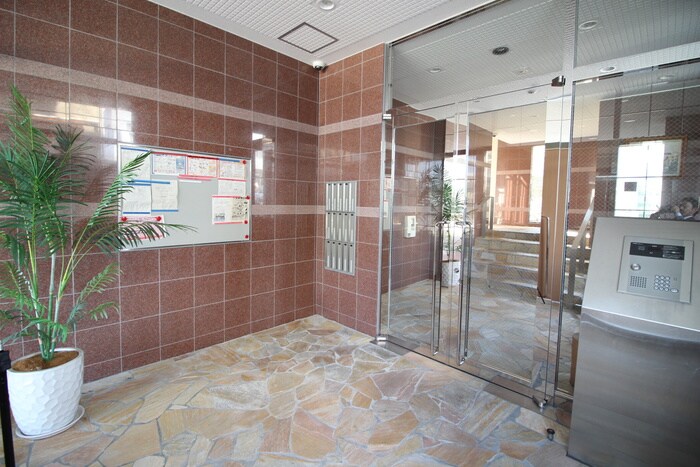 物件外観写真5　(エントランス部分)