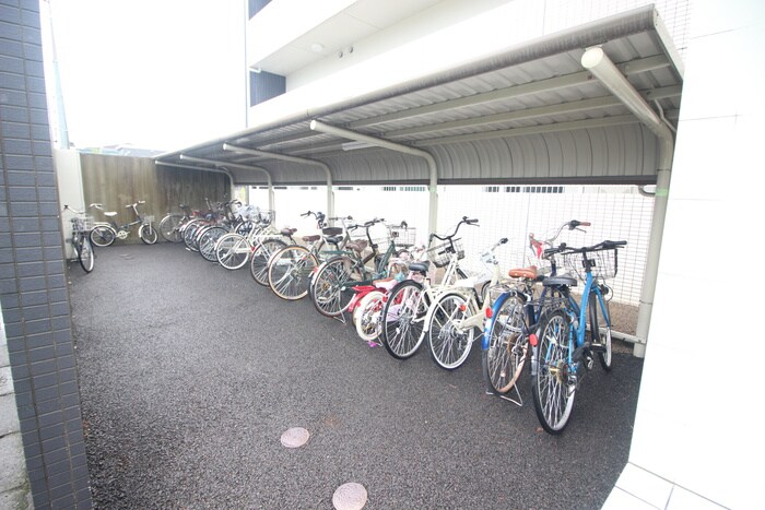 物件外観写真4　(駐輪場)