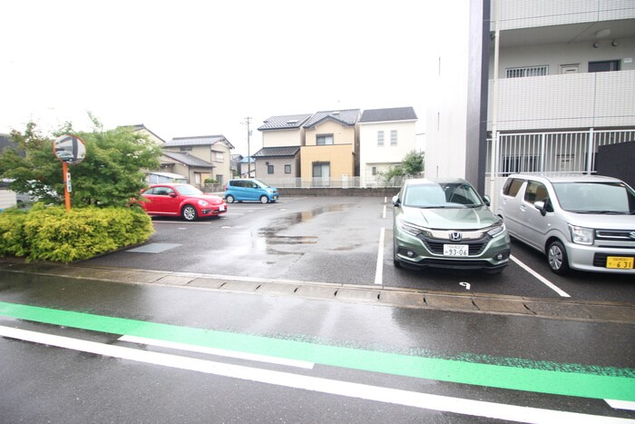 物件外観写真5　(駐車場)