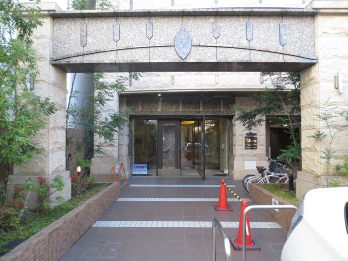 物件外観写真4　(エントランス部分)