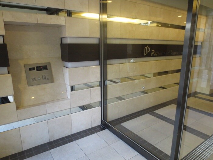 物件外観写真5　(エントランス部分)