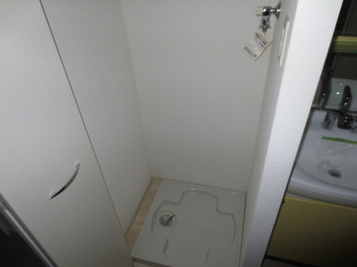 物件内観写真13　(洗濯機置場)