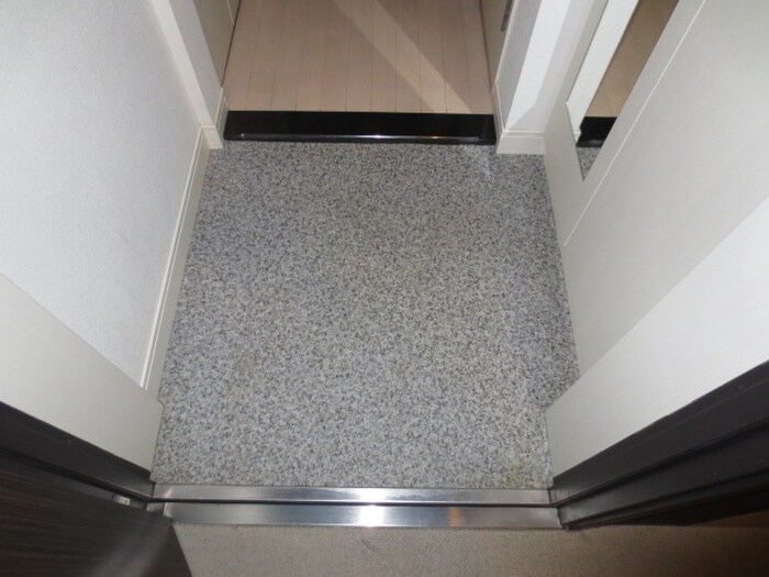 物件内観写真14　(玄関)