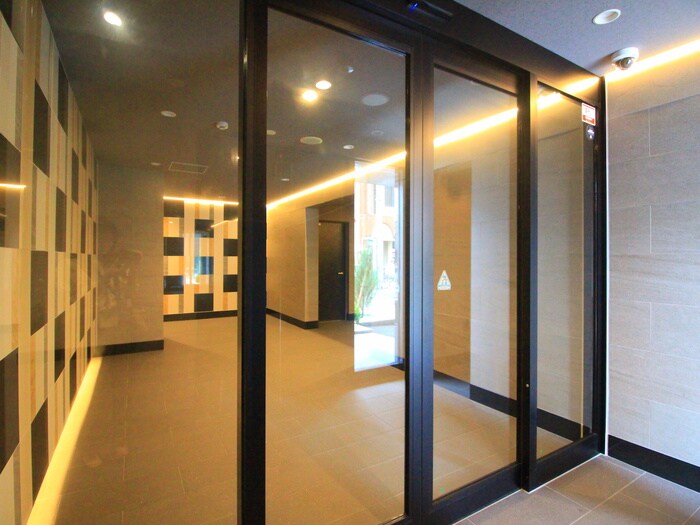 物件外観写真2　(エントランス部分)