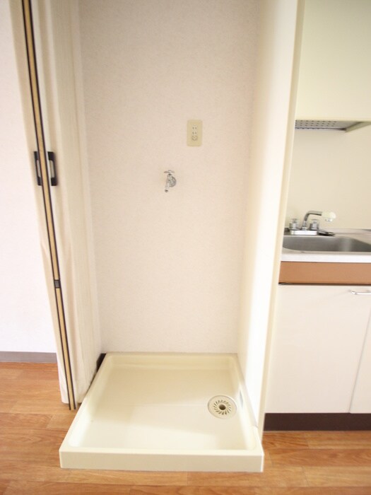 物件内観写真15　(洗濯機置場)