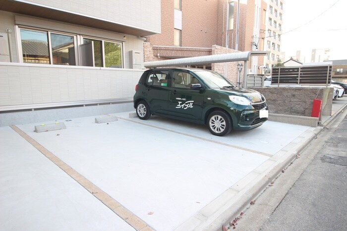 物件外観写真4　(駐車場)