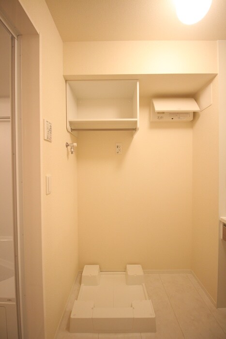 物件内観写真12　(洗濯機置場)