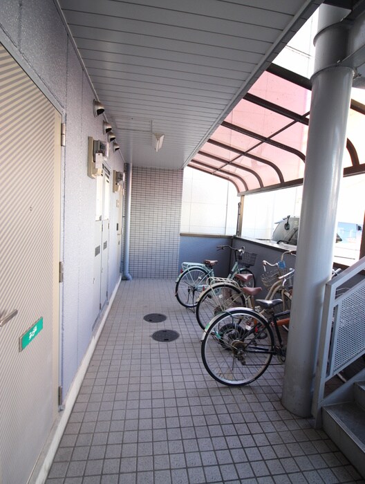 物件外観写真4　(駐輪場)