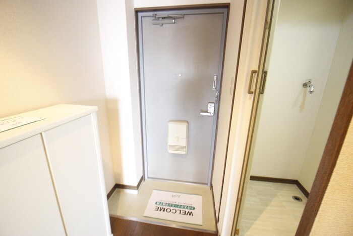 物件内観写真16　(玄関)