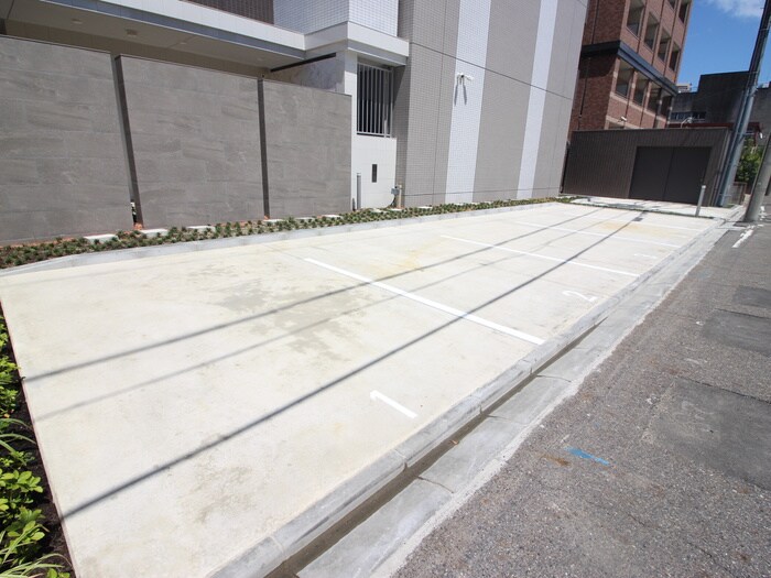 物件外観写真2　(駐車場)