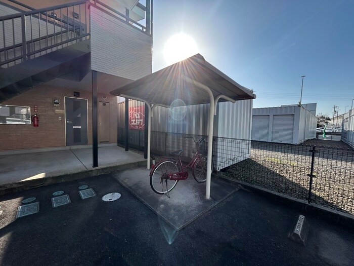 物件外観写真4　(駐輪場)