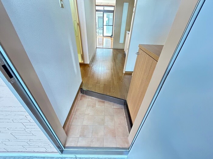 物件内観写真14　(玄関)