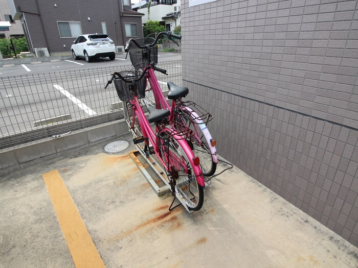物件外観写真4　(駐輪場)