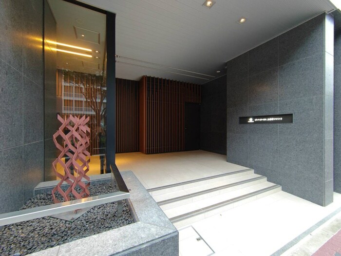 物件外観写真6　(エントランス部分)