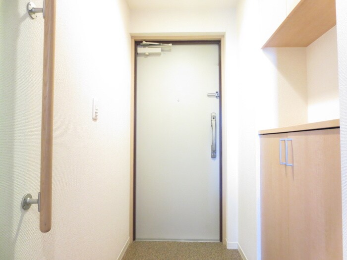物件内観写真7　(玄関)