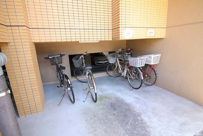 物件外観写真4　(駐輪場)