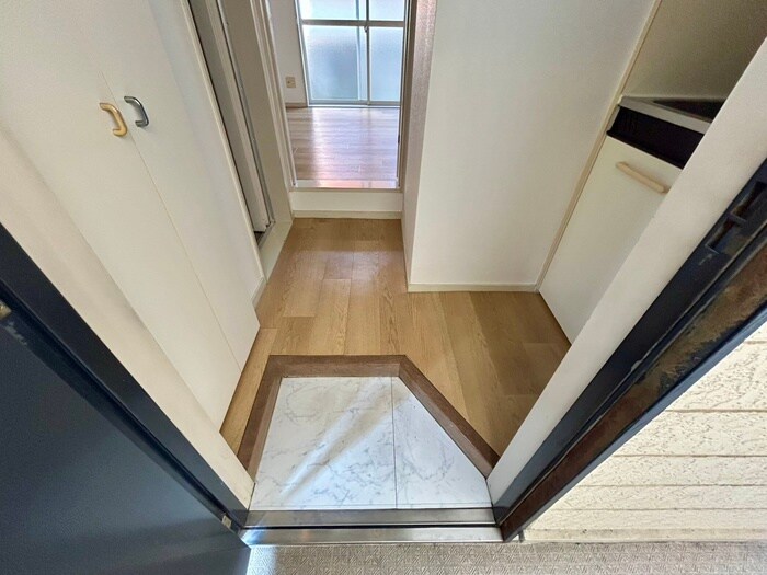 物件内観写真14　(玄関)