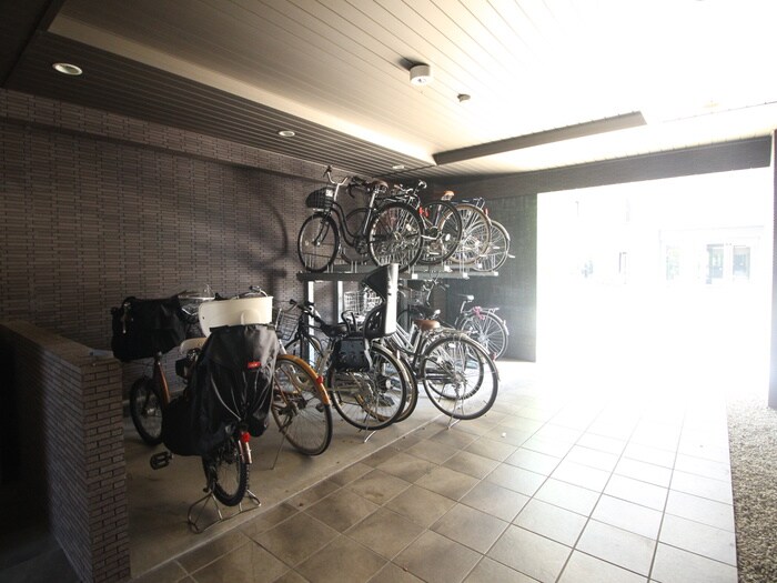 物件外観写真5　(駐輪場)
