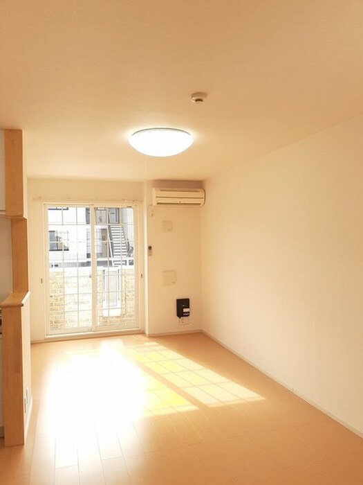 物件内観写真4　(居室)